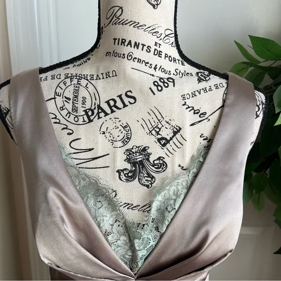 OC by OC Satin Sleeveless V-Neck Floor Length Gown Champagne Sz 12 - Picture 2 of 16